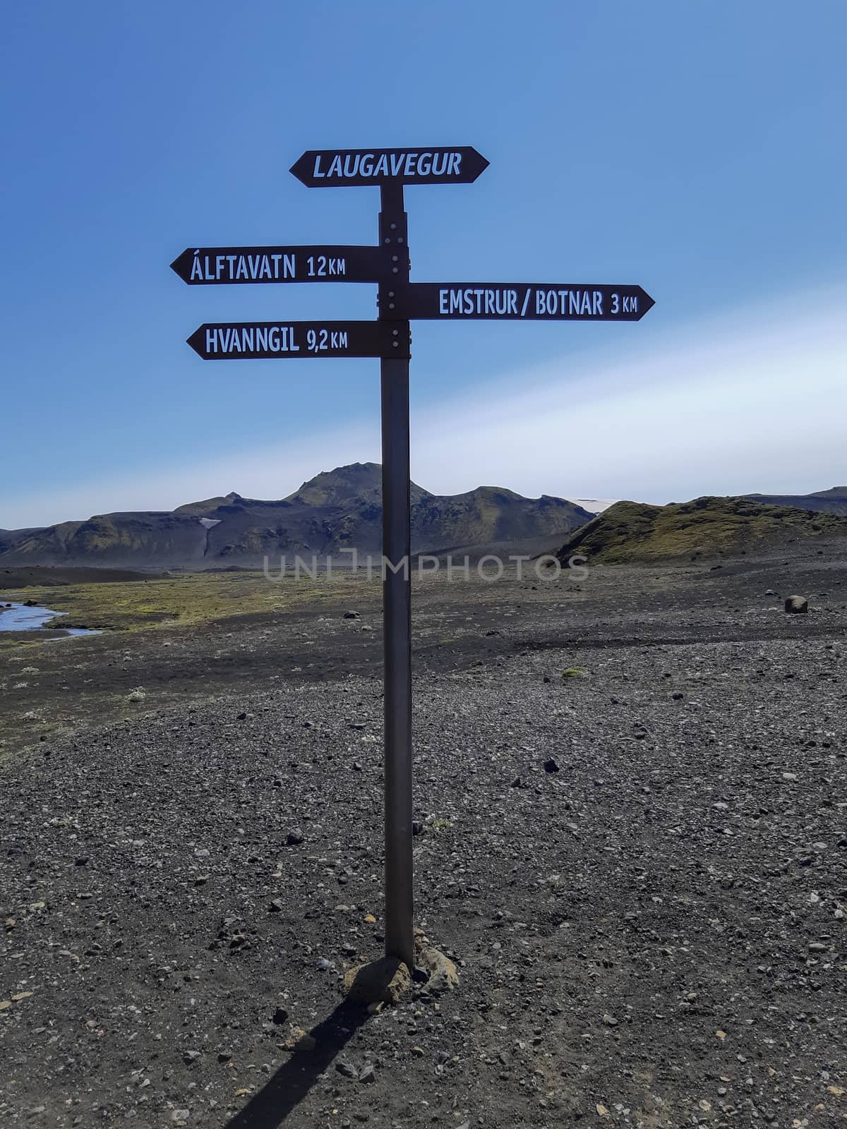 directional sign on the Laugavegur hiking trail, signalling, Laugavegur, Botnar, Emstrur Hvanngil by kb79