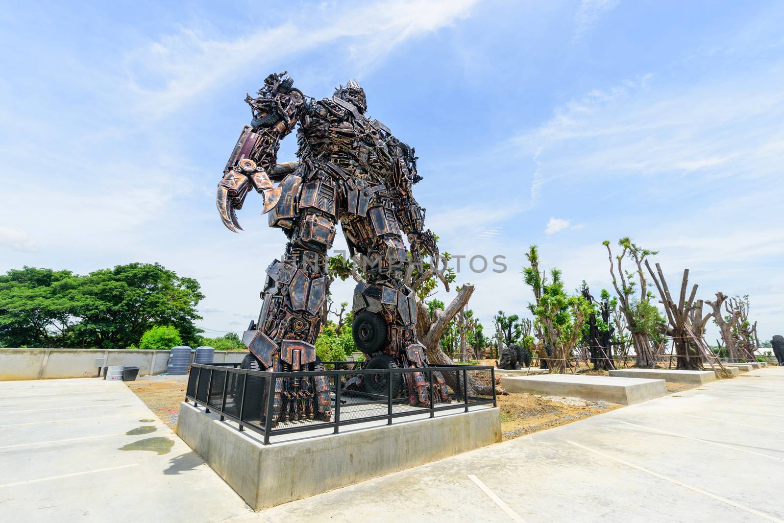 Big MEGATRON Model concept in Caltex petrol station in NakhonPathom KM.14 by rukawajung