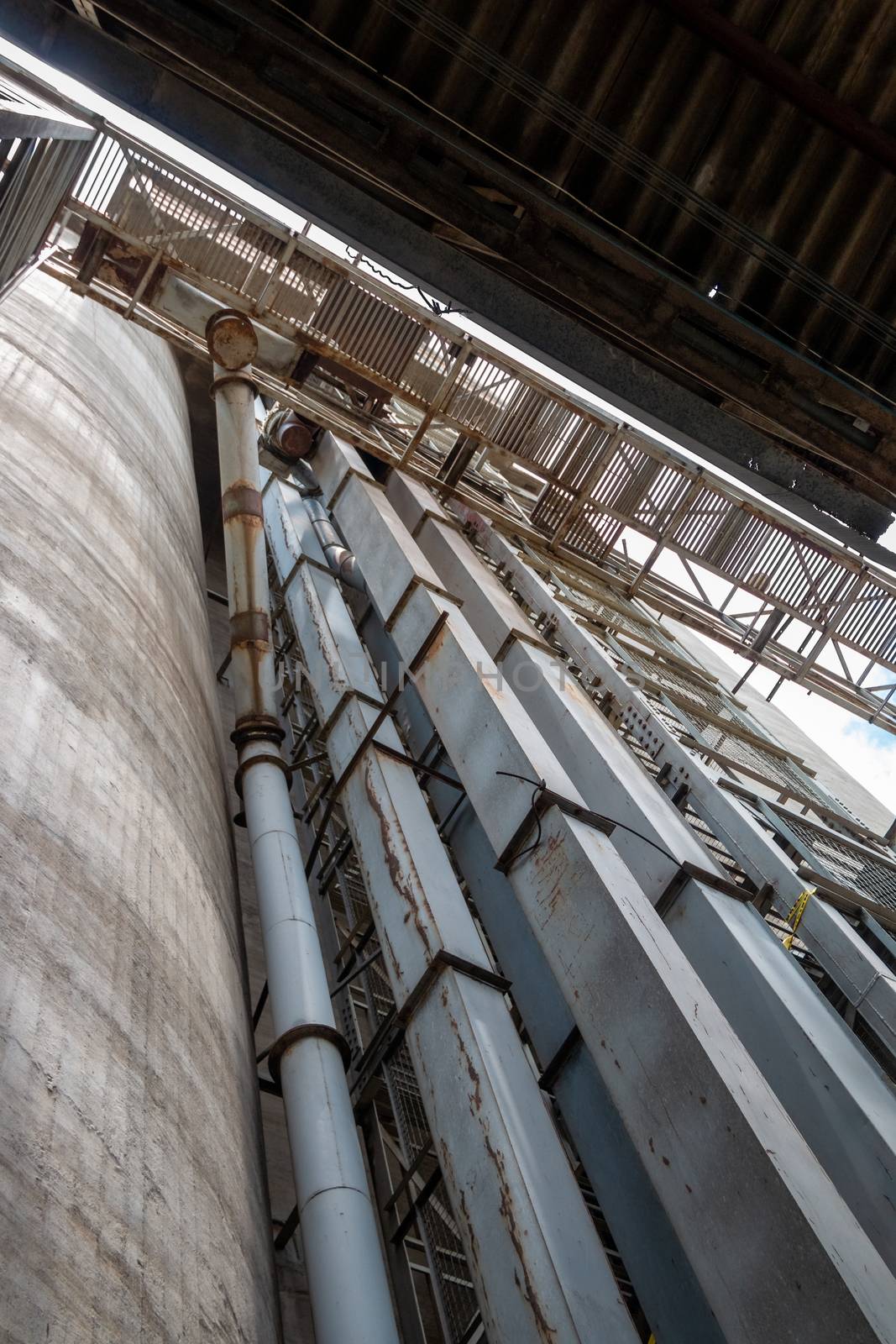 The cement silo represents data silos in computer science, which isolates data by leo_de_la_garza