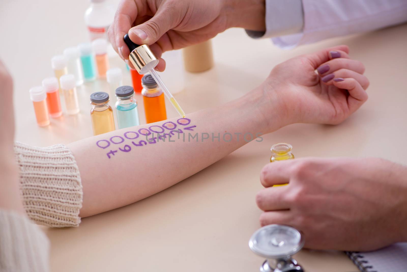 Doctor testing allergy reaction of patient in hospital by Elnur