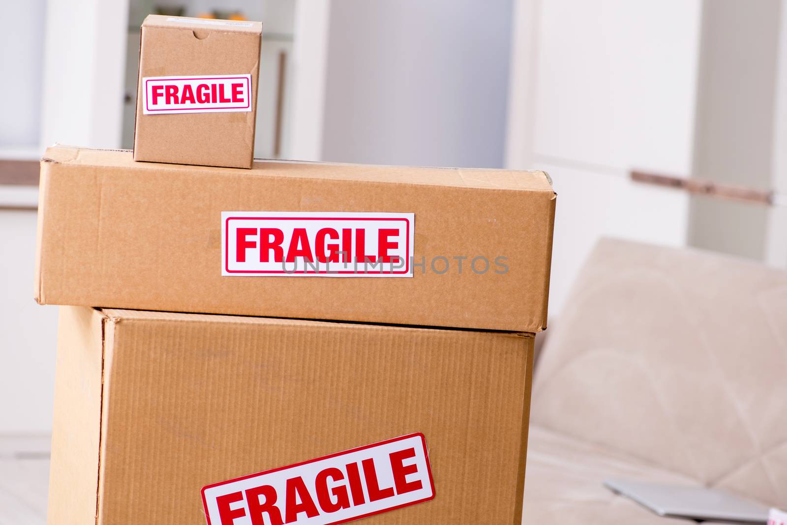 Transportation contractor with fragile boxes by Elnur