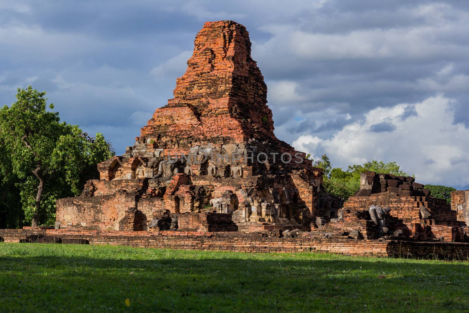 Phra Phai Luang Temple Is a temple for Theravada Buddhist monks Under the Maha Nikai Located in the Sukhothai Historical Park Art is Khmer Bayon style. : SUKHOTHAI,THAILAND - JULY,01,2018