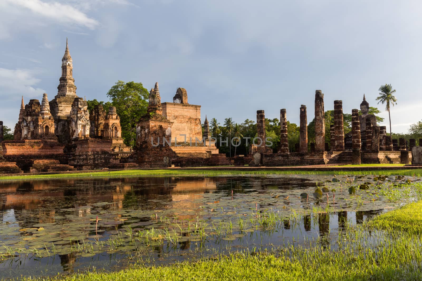 Wat Mahathat is a temple in Sukhothai town since ancient times. And is the temple of Sukhothai Kingdom Wat Mahathat is located in the Sukhothai Historical Park. :SUKHOTHAI,THAILAND-JULY,01,2018