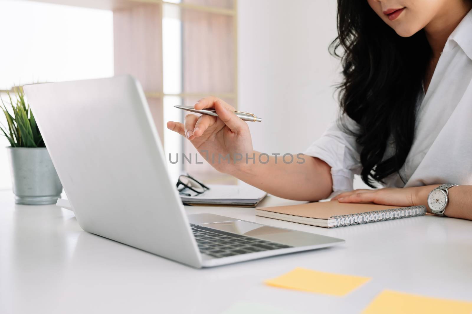 Asian businesswoman working with portable laptop computer.