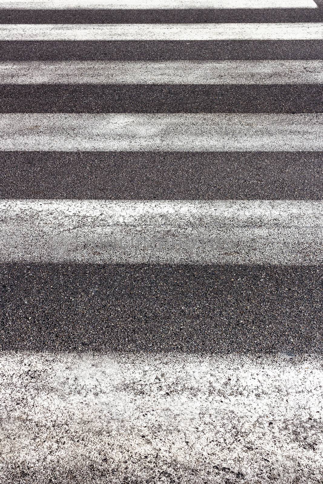 Front view of a pedestrianized crossing on asphalt.