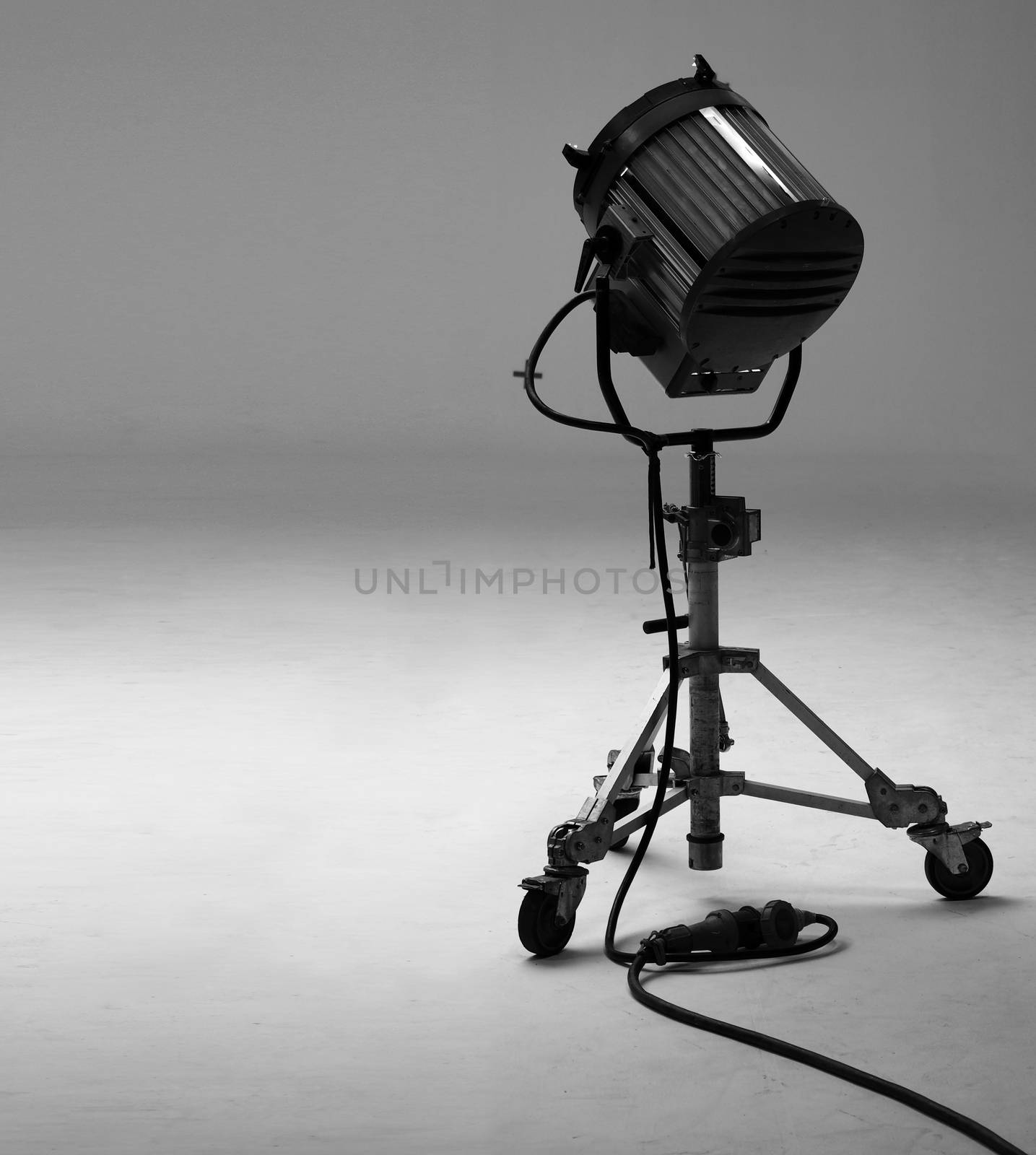 Big studio lights for video movie or film production which heavy weight and stand on special strong metal tripod for crew team and tvc director adjust by client and agency order.