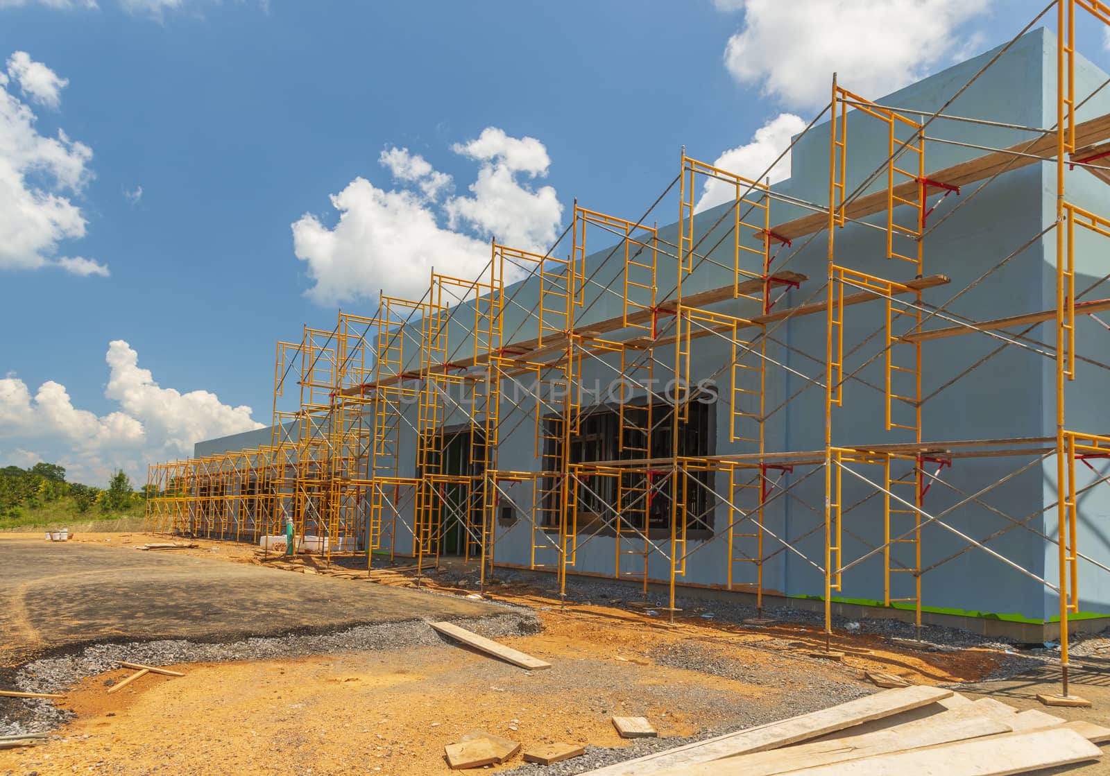 Horizontal shot of scaffolding on a new commercial construction project.