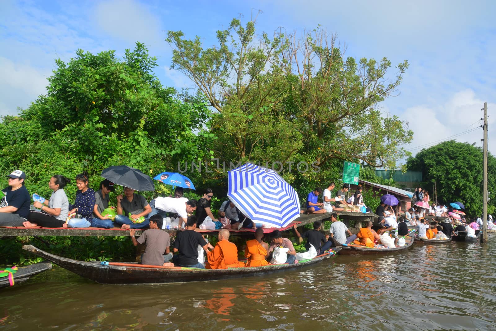 BANGKOK, THAILAND – OCTOBER 8, 2017 : Tuk baat Phra Roi River Festival (Give alms to a Buddhist monk on boat) On the Lamplatiew Canal in front of Wat Sutthaphot, Lat Krabang District Bangkok