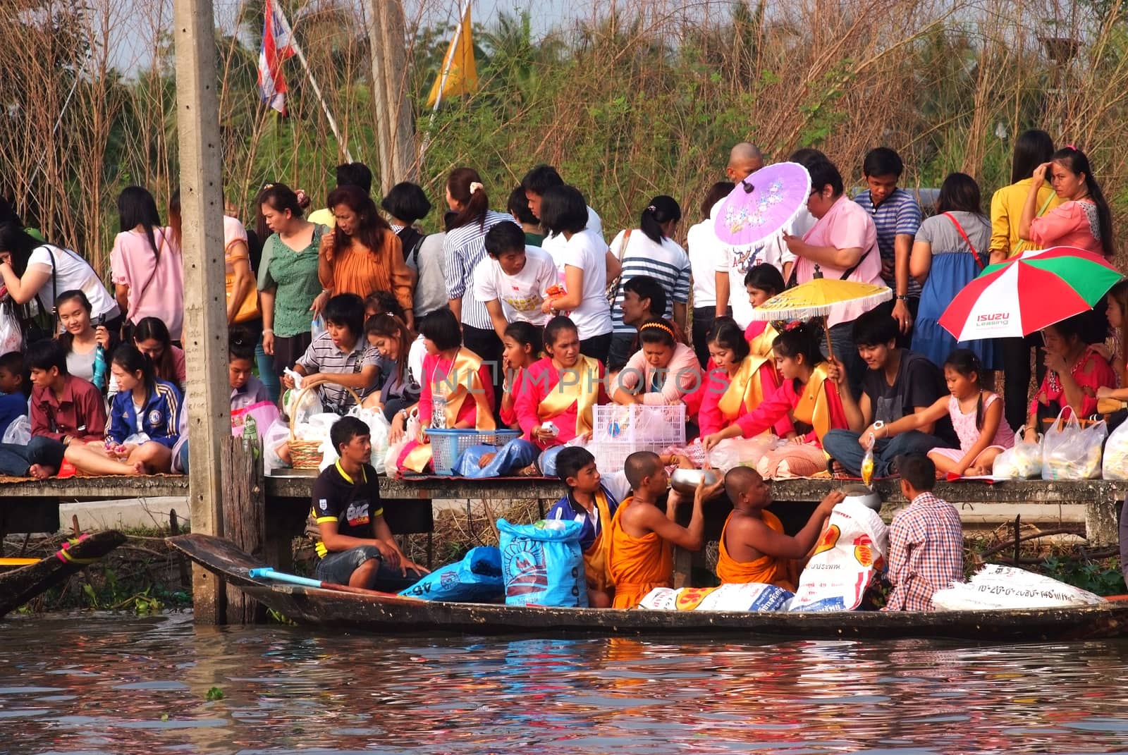 Tuk baat Phra Roi River Festival by ideation90