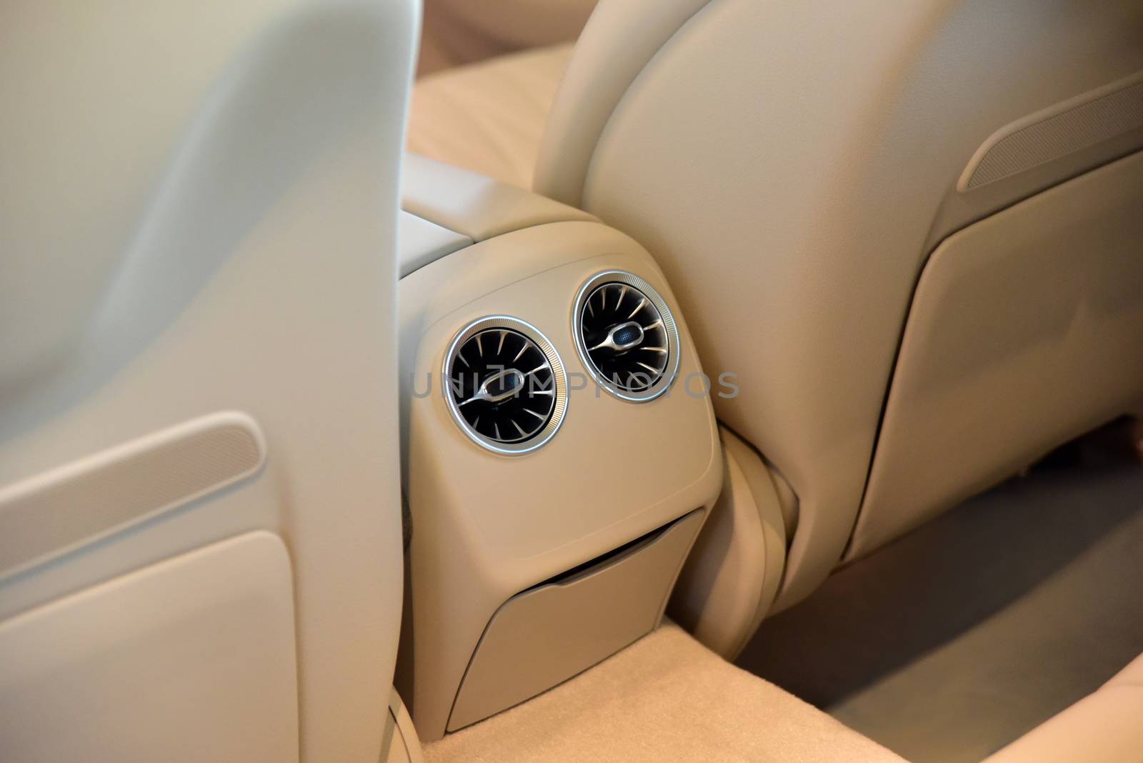 control of air conditioning and ventilation for rear passengers