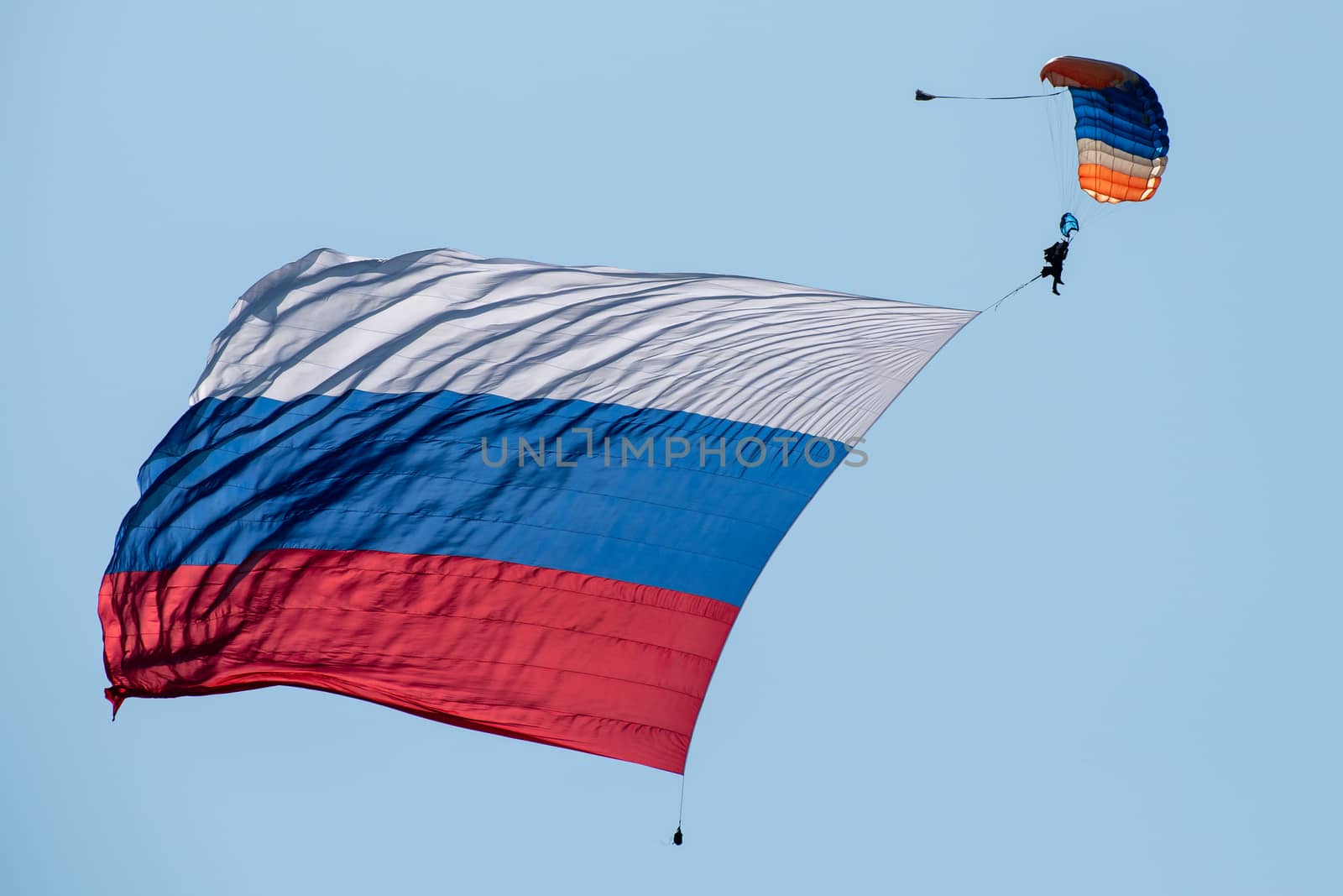 Parachutist at the air show by fifg