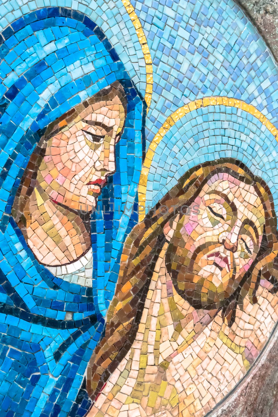 Mosaic depiction of Christ's body being in the arms of the Virgin Mary