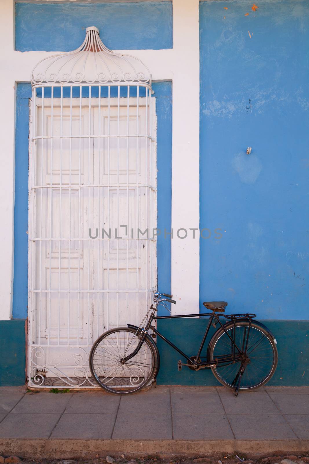 Vintage bicycle and colonial architecture, Trinidad, Cuba by vlad-m