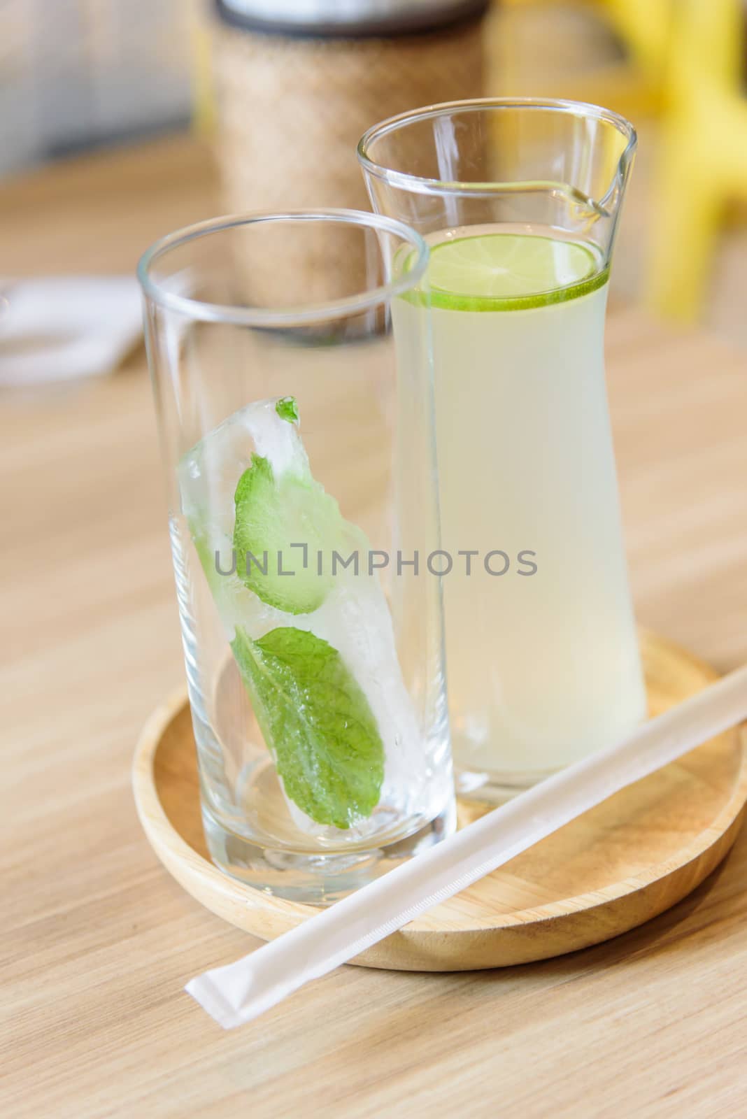 Lemon juice with ice Mint leaves bar in glass