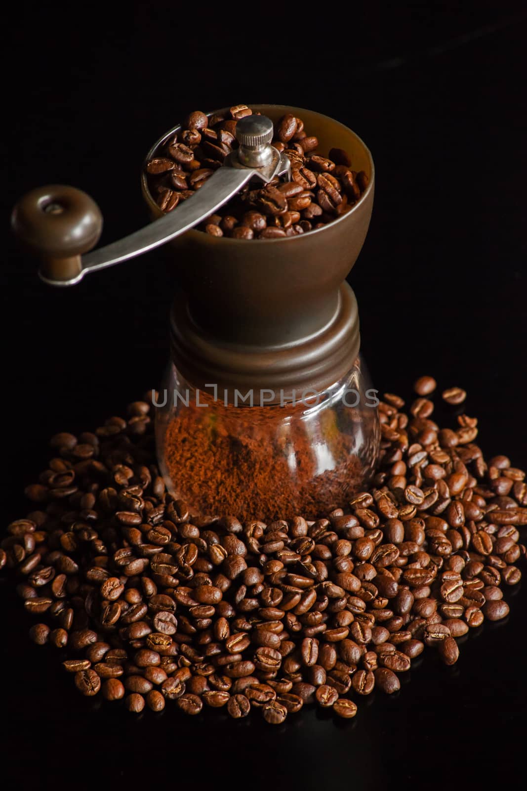 Coffee grinder with beans 13176 by kobus_peche