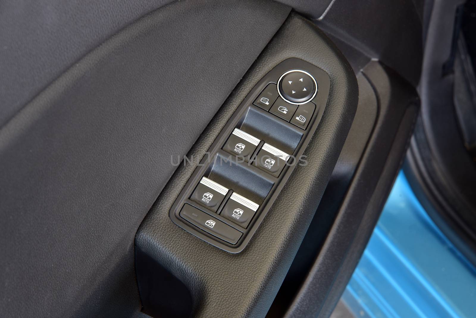 Side mirror switch control, car interior detail