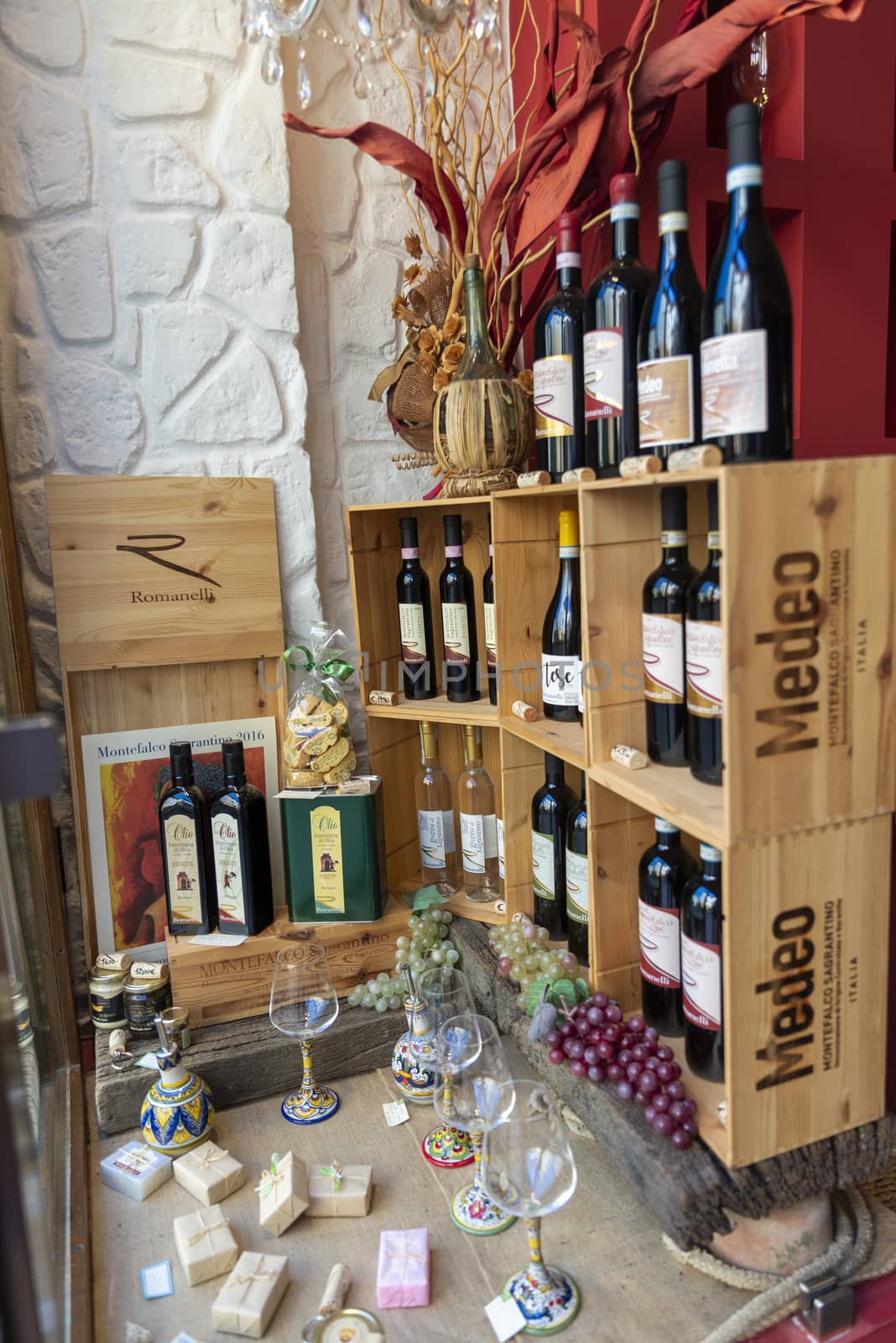 Wine shop with tourist wines from the town of Montefalco by carfedeph