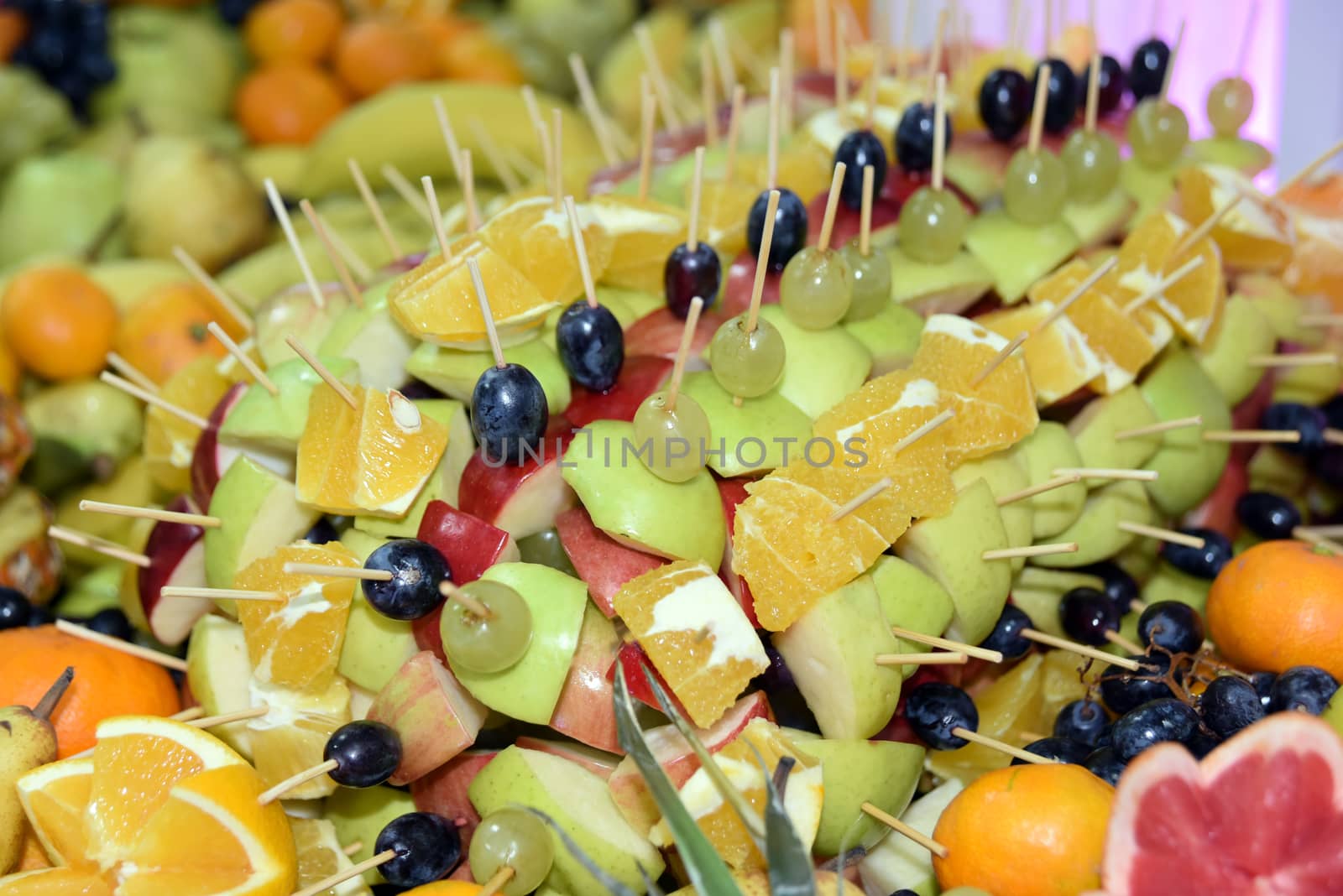 Served various fruits by aselsa