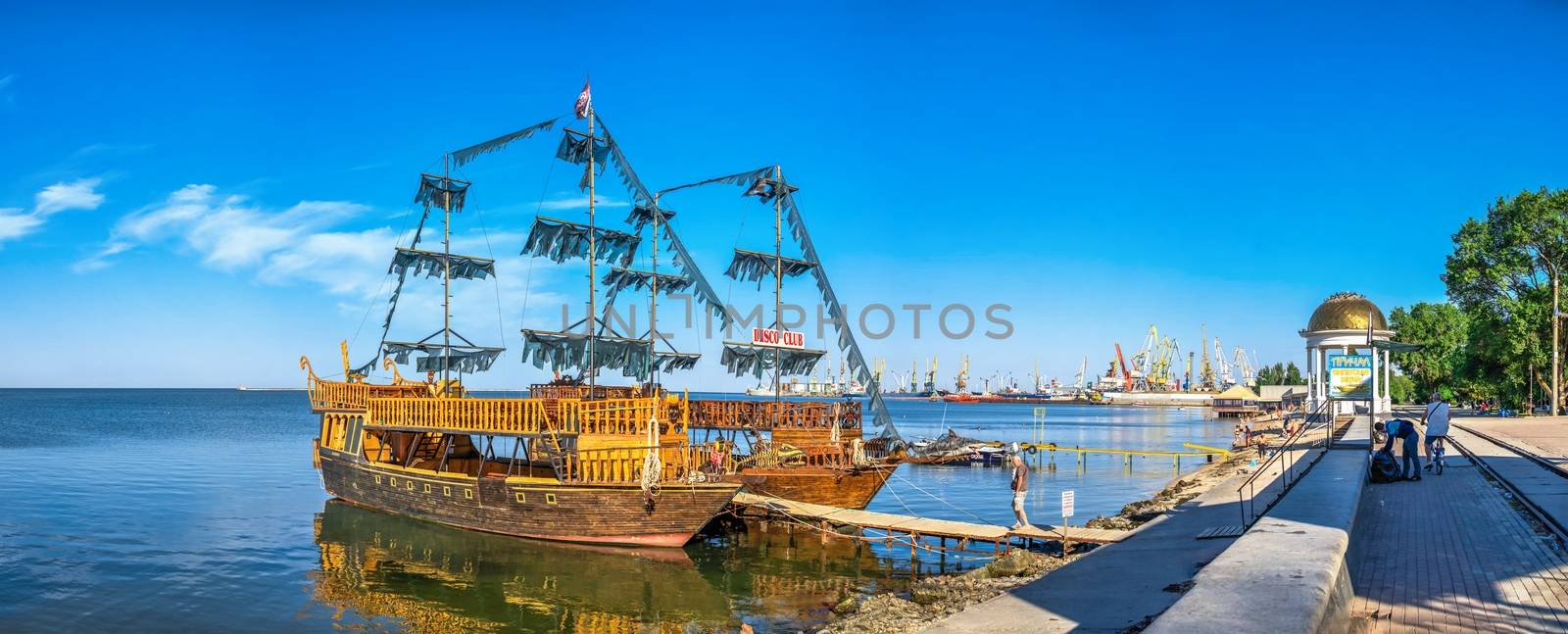 Pleasure boats in Berdyansk, Ukraine by Multipedia