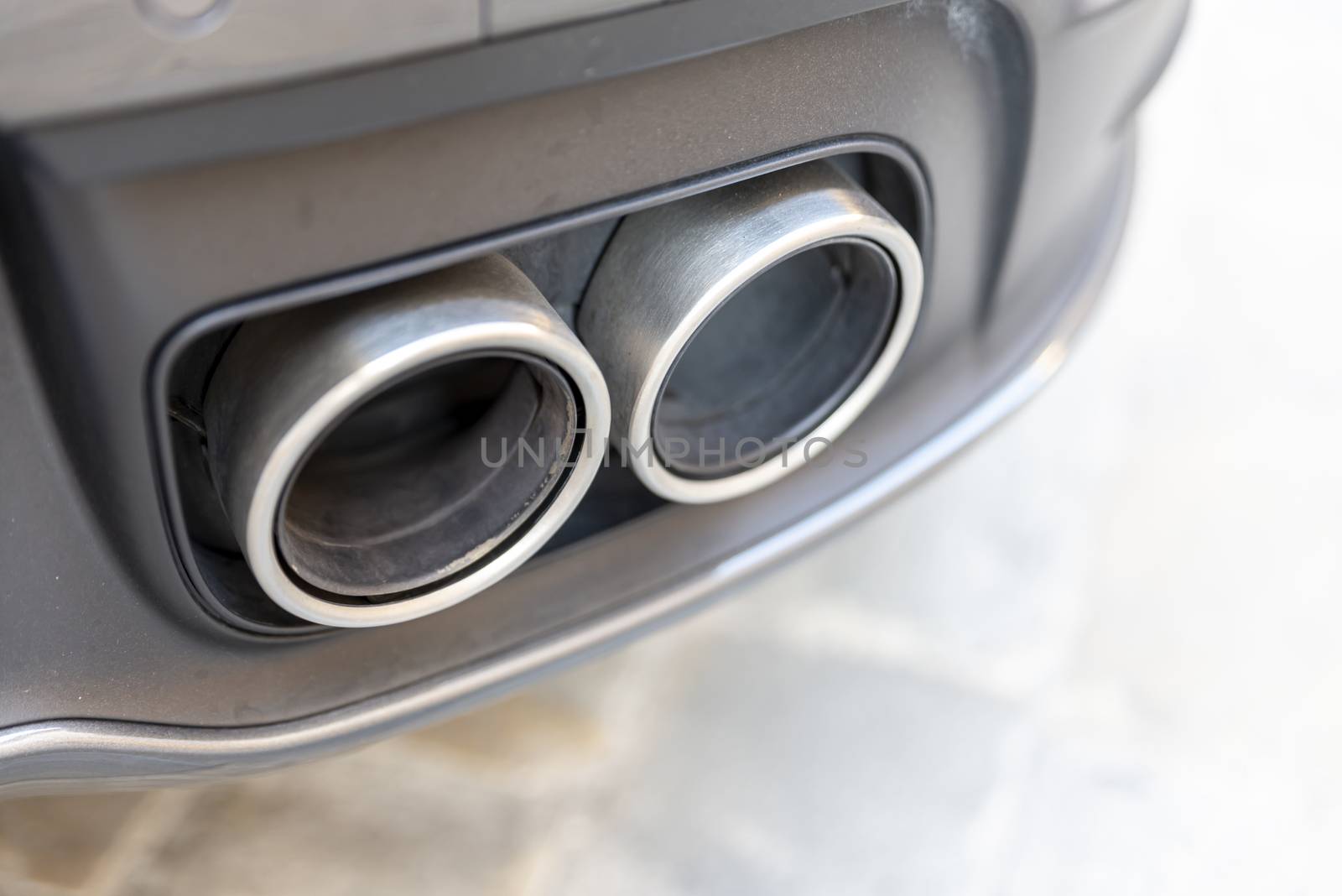 a cylindrical double sports car exhaust