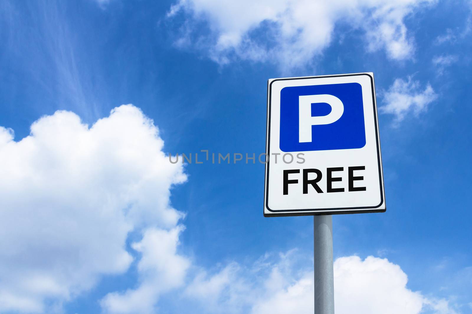 Free parking sign by germanopoli