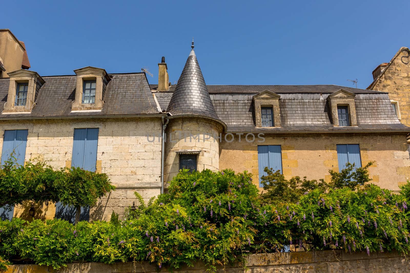 Ancient houses of Bergerac by zittto
