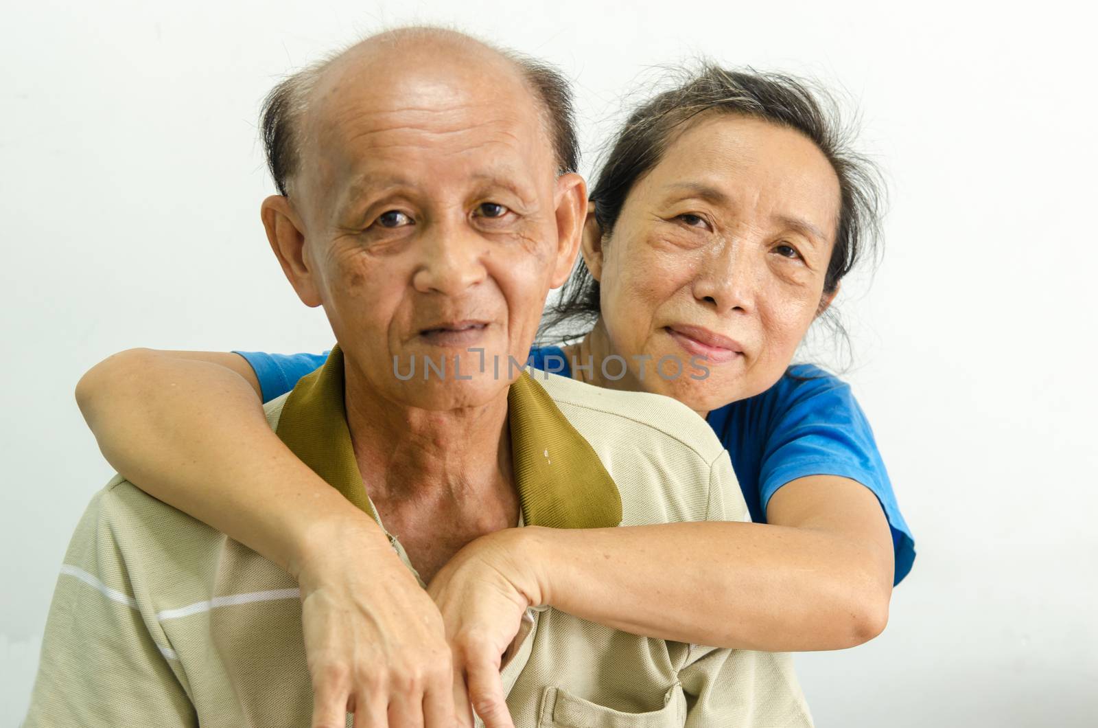Older Asian women and men love each other.