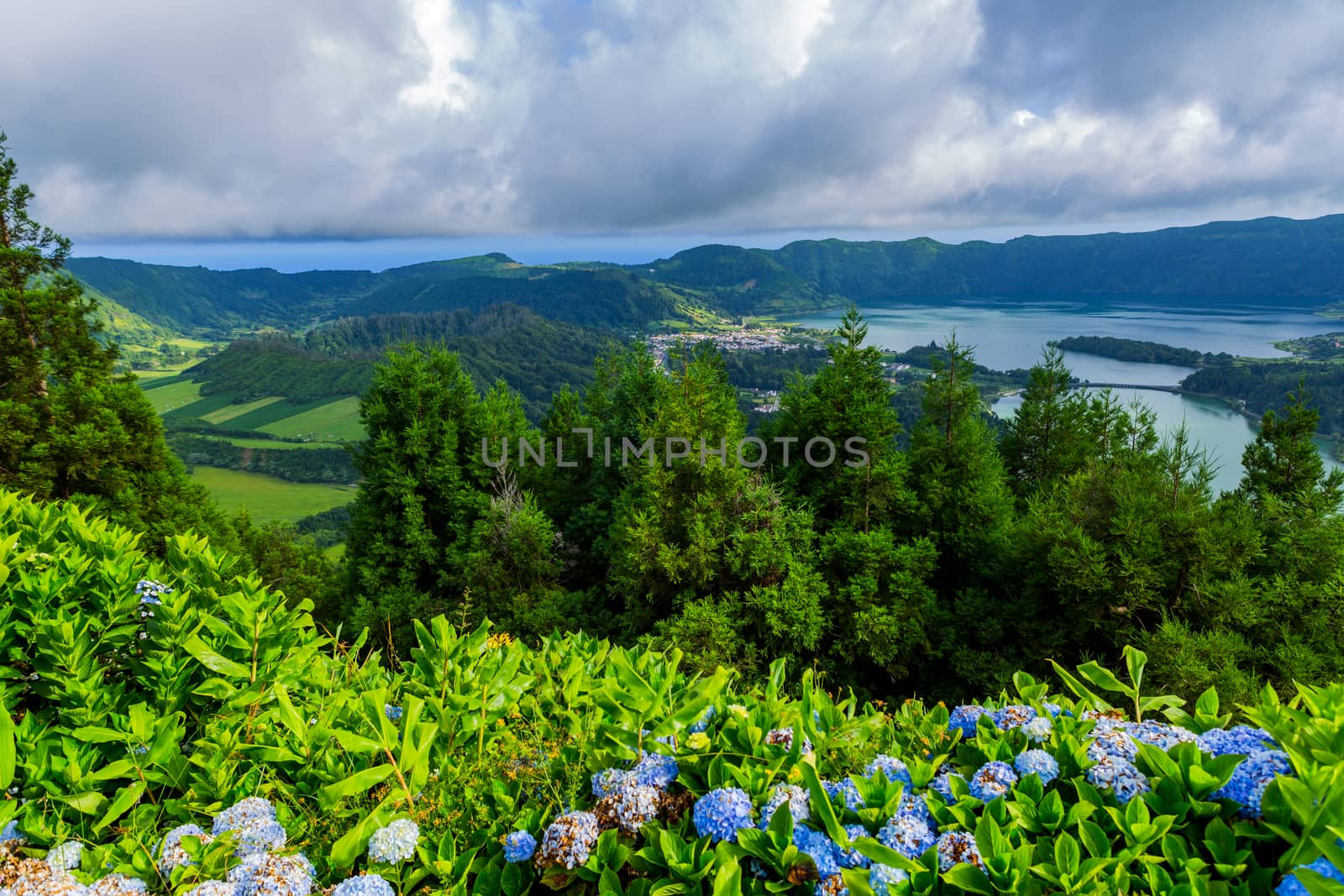 Lake of Sete Cidades by zittto