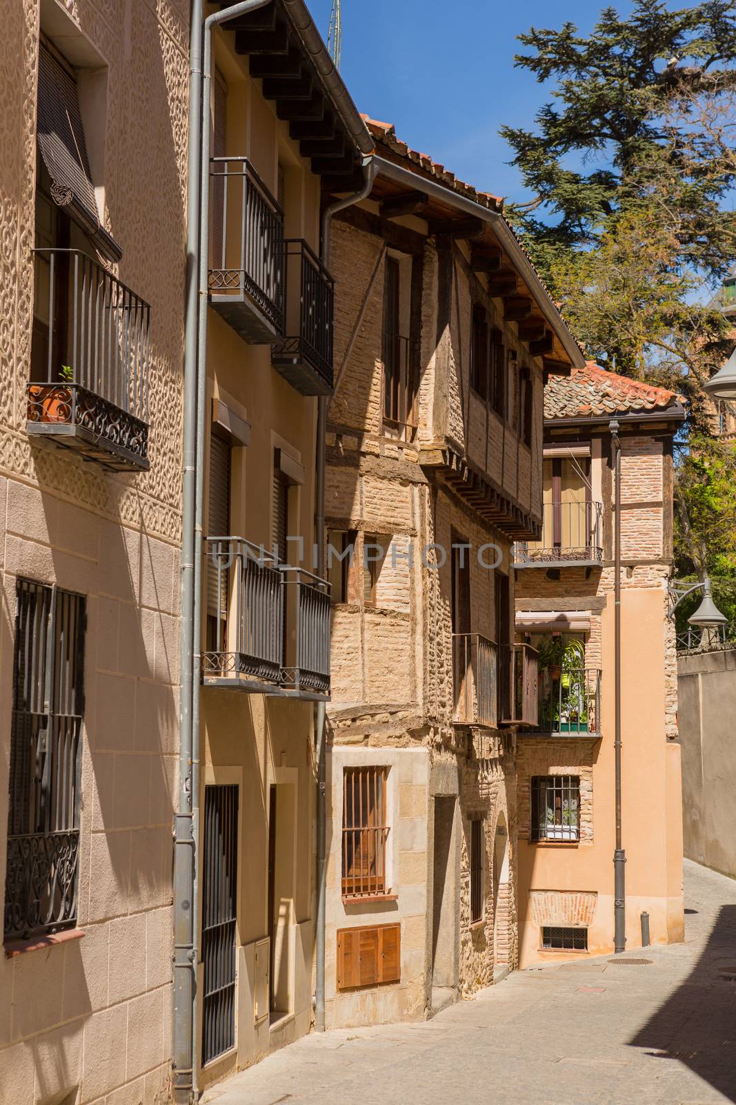 Segovia narrow street by zittto