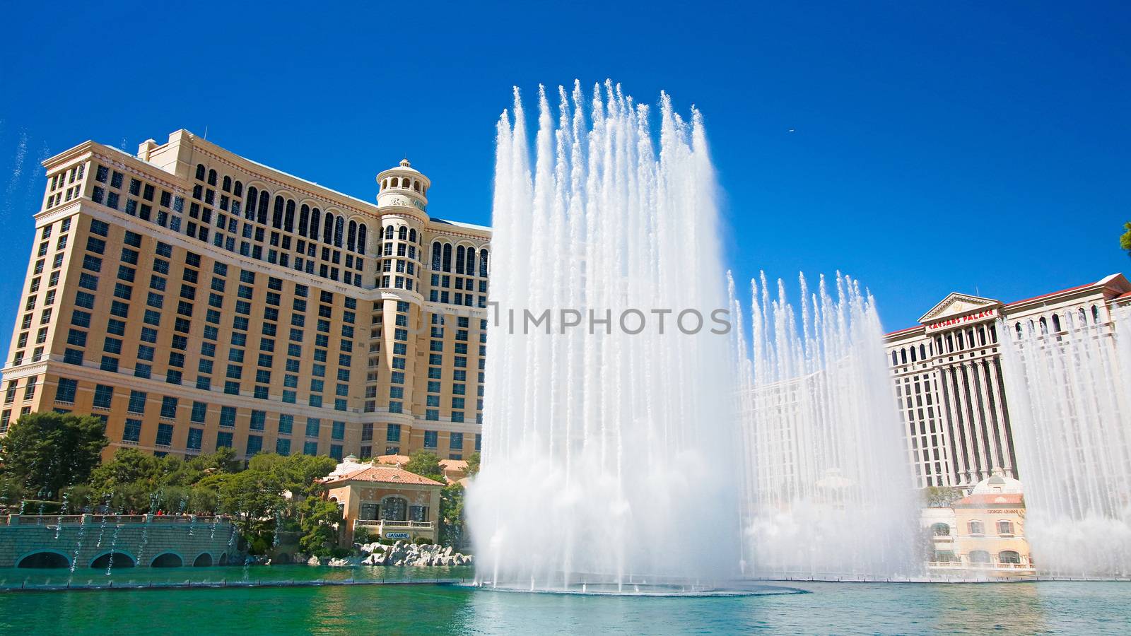 Fountains of Bellagio in Las Vegas. by USA-TARO