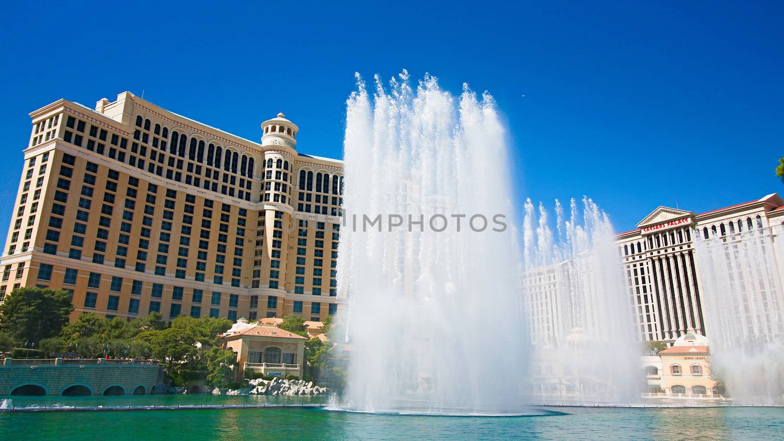 Fountains of Bellagio in Las Vegas by USA-TARO