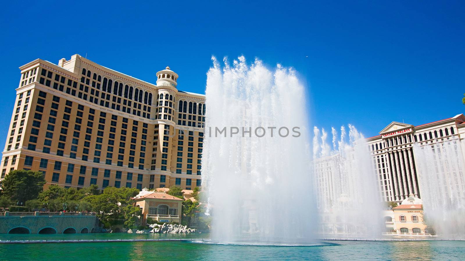 Fountains of Bellagio in Las Vegas by USA-TARO