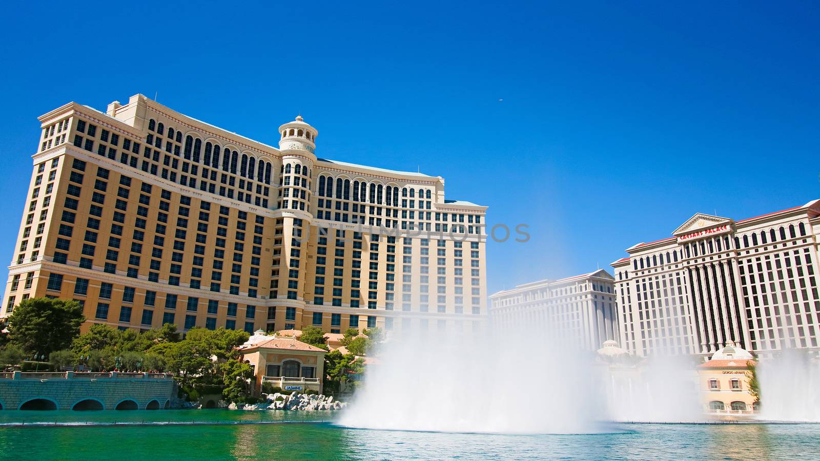 Fountains of Bellagio in Las Vegas by USA-TARO