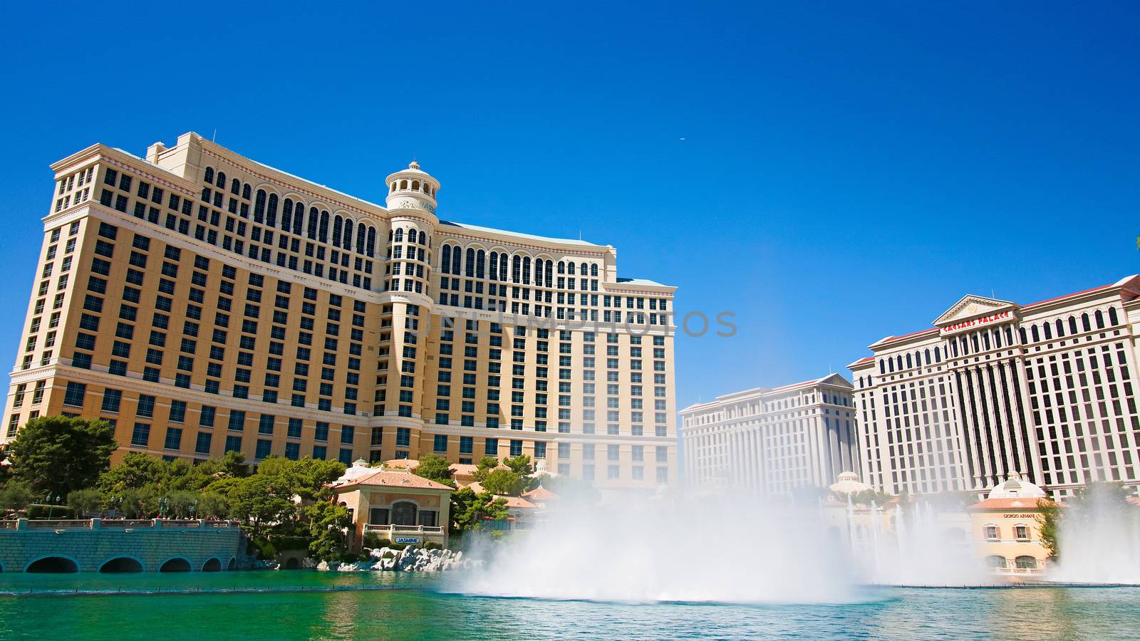 Fountains of Bellagio in Las Vegas by USA-TARO