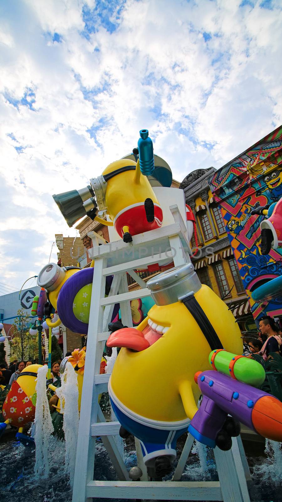 Statue of MINIONS at MINION PARK ENTRANCE in Universal Studios JAPAN. by USA-TARO