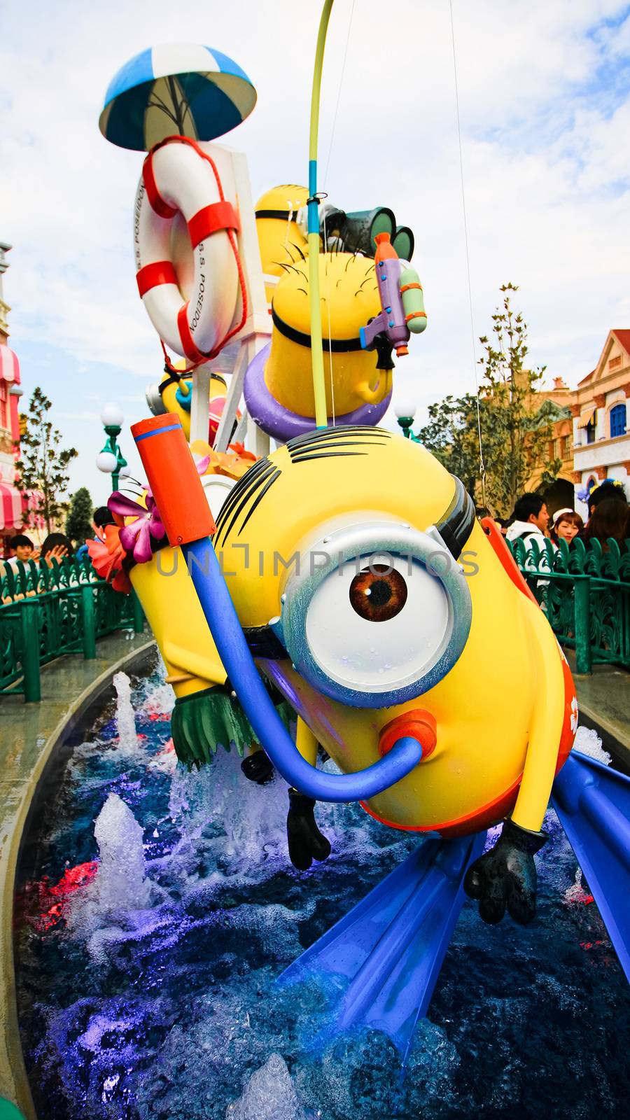 Statue of Minions from Despicable Me Minion Mayhem Movie at Minion Park in Universal Studios JAPAN by USA-TARO