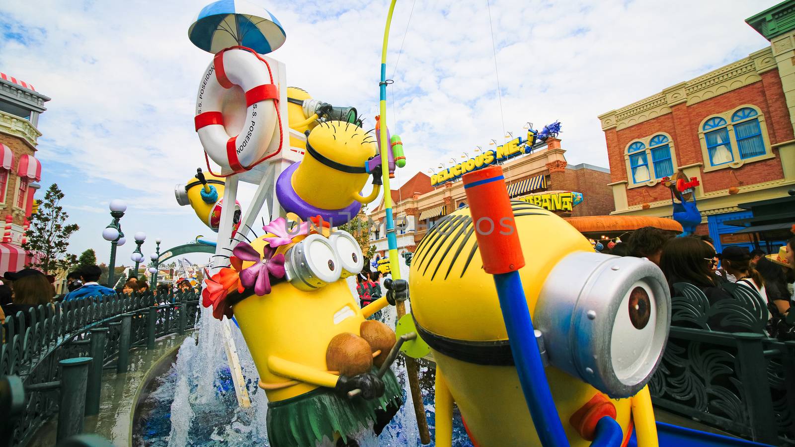 Statue of Minions from Despicable Me Minion Mayhem Movie at Minion Park in Universal Studios JAPAN by USA-TARO