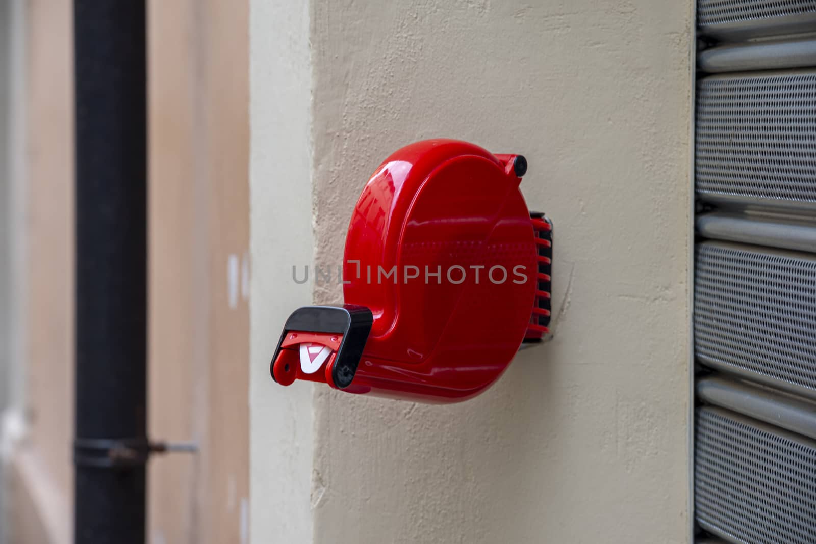 red color eliminator for shop fixed to the wall with joint