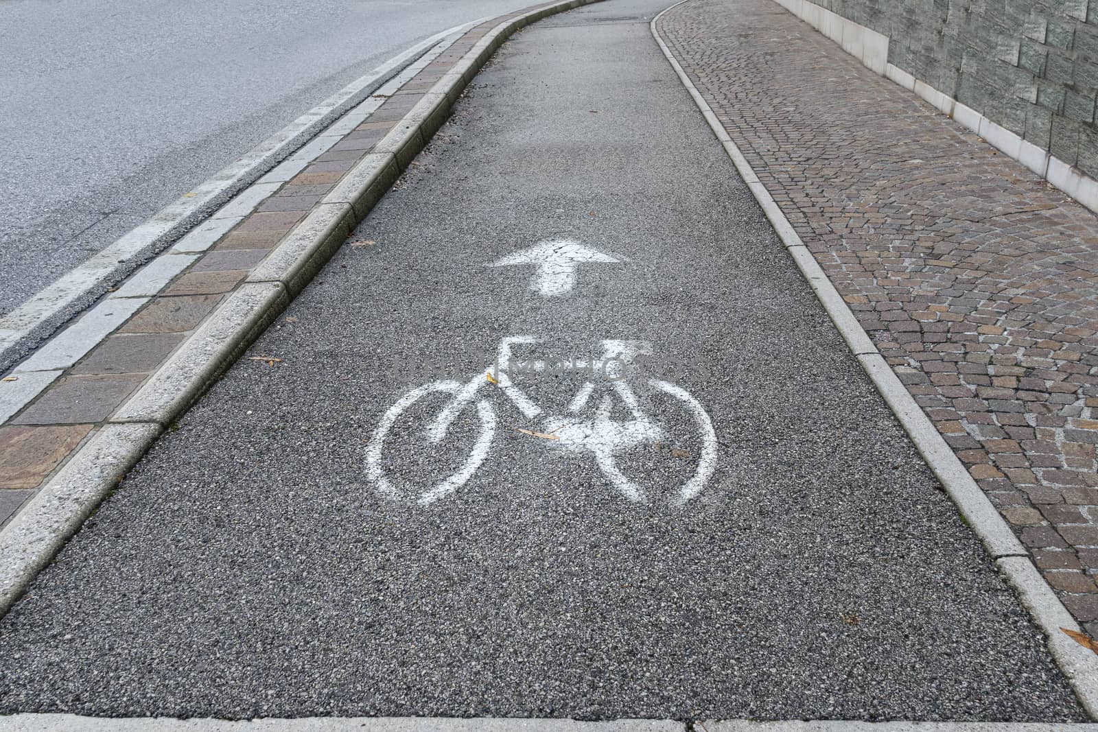 indication of a cycle path