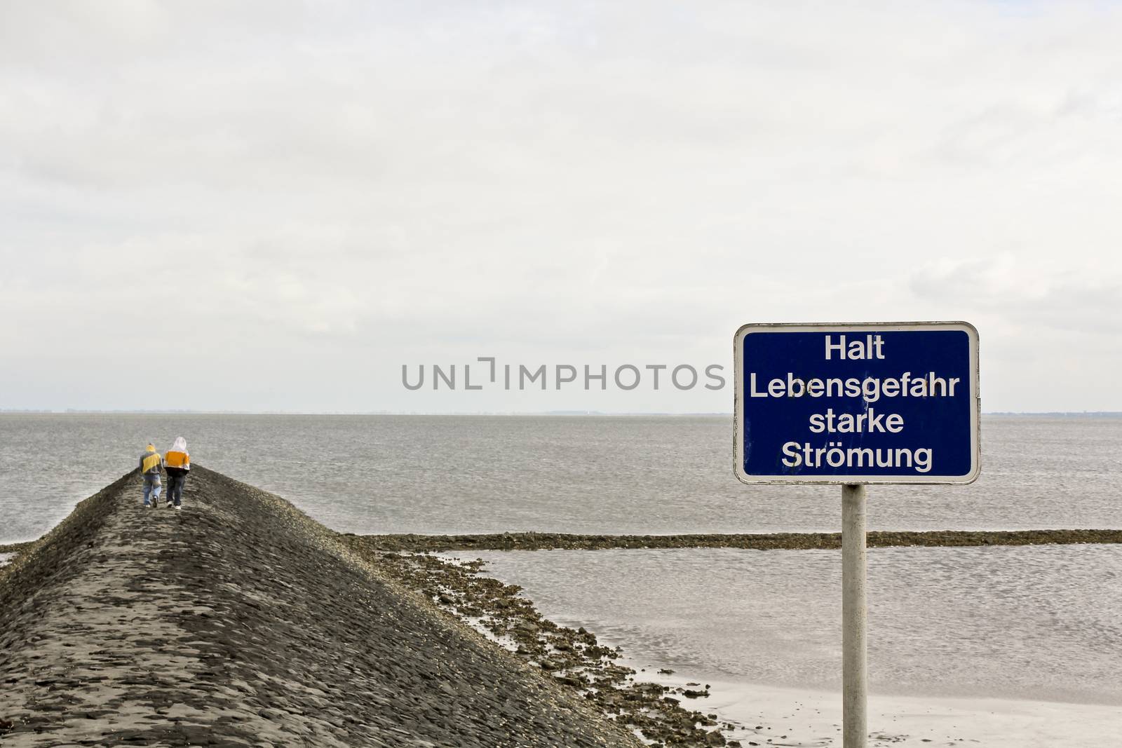 Danger to life and risk of flooding at the Butjardingen dyke in Lower Saxony, Germany.