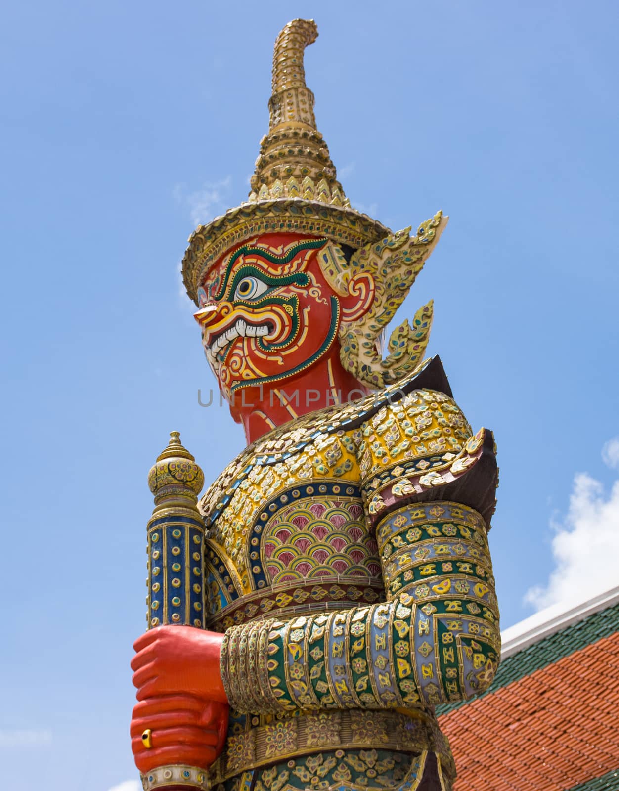 Art sculptures - Giant Statues , The giant monkey and help bear the pagoda. Another view is that the foreigners came shooting. By imitating the giant monkey.- Travel Republic Thailand