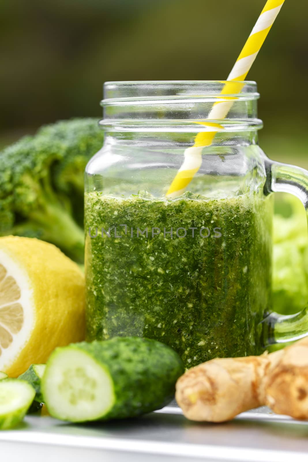 Green smoothie. Healthy smoothies with fresh ingredients.