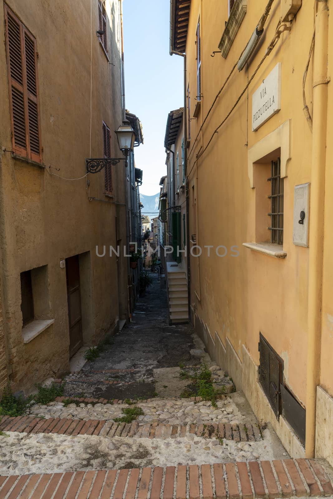 architecture of alleys and buildings in the town of Collescipoli by carfedeph