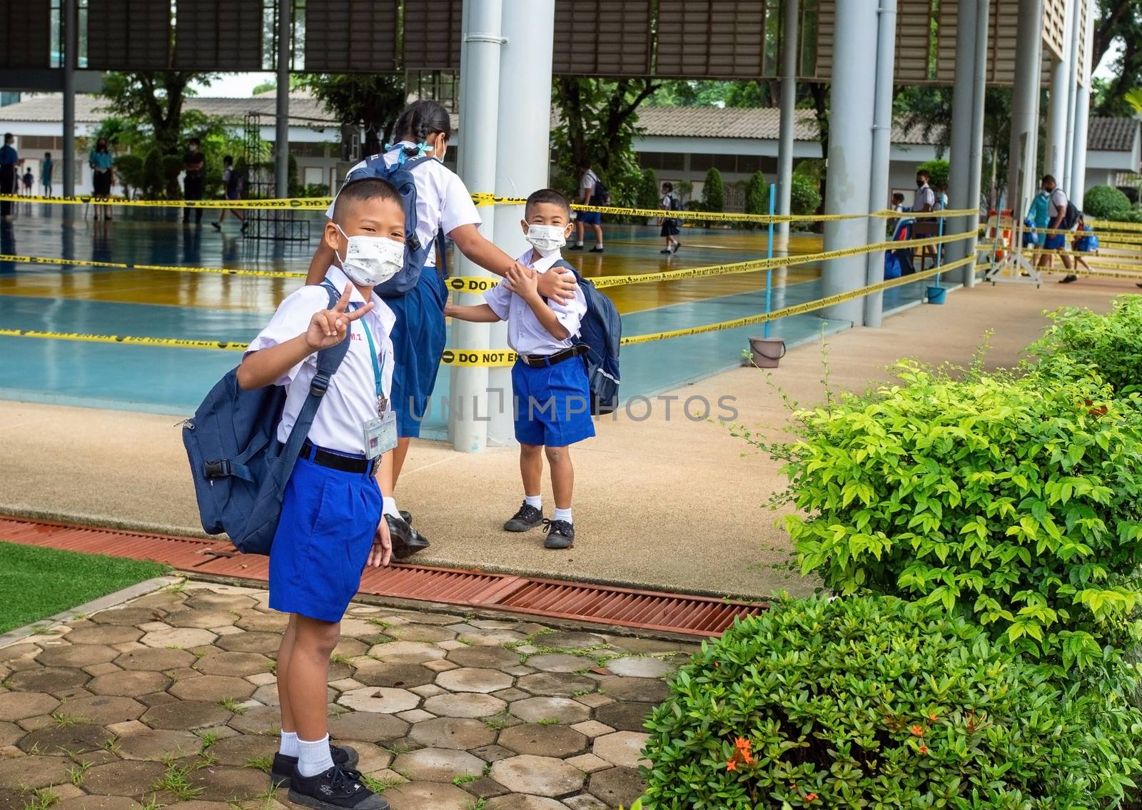 Prachinburi, Thailand 14/08/2020 Editor Illustrations of students are walking into the school again. After school for a long time Due to the epidemic situation of the corona virus