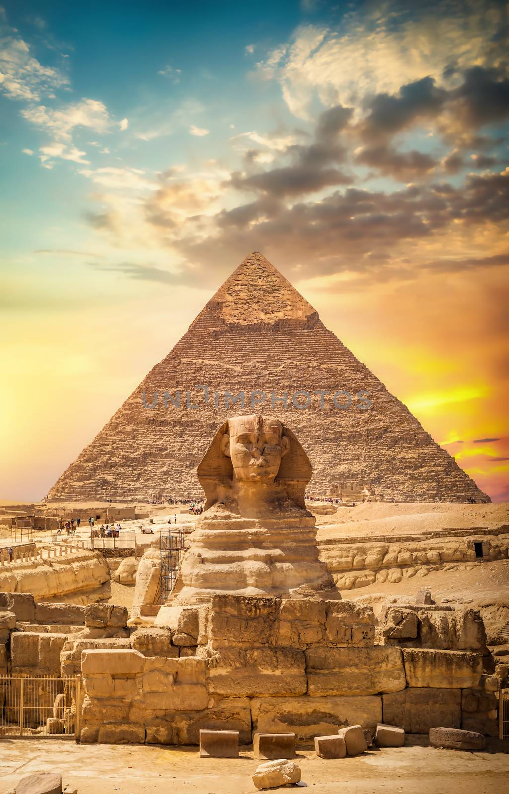 Great sphinx and pyramid by Givaga