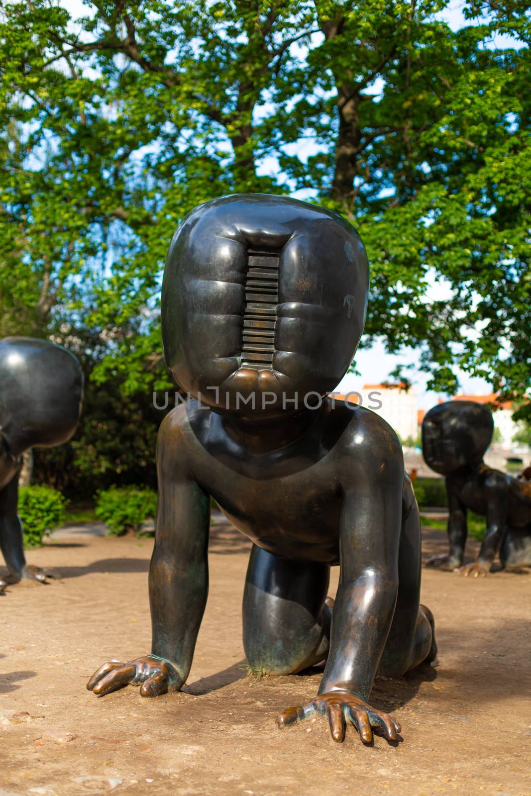 Statue The Crawling Baby, Kinky weird art in Prague.