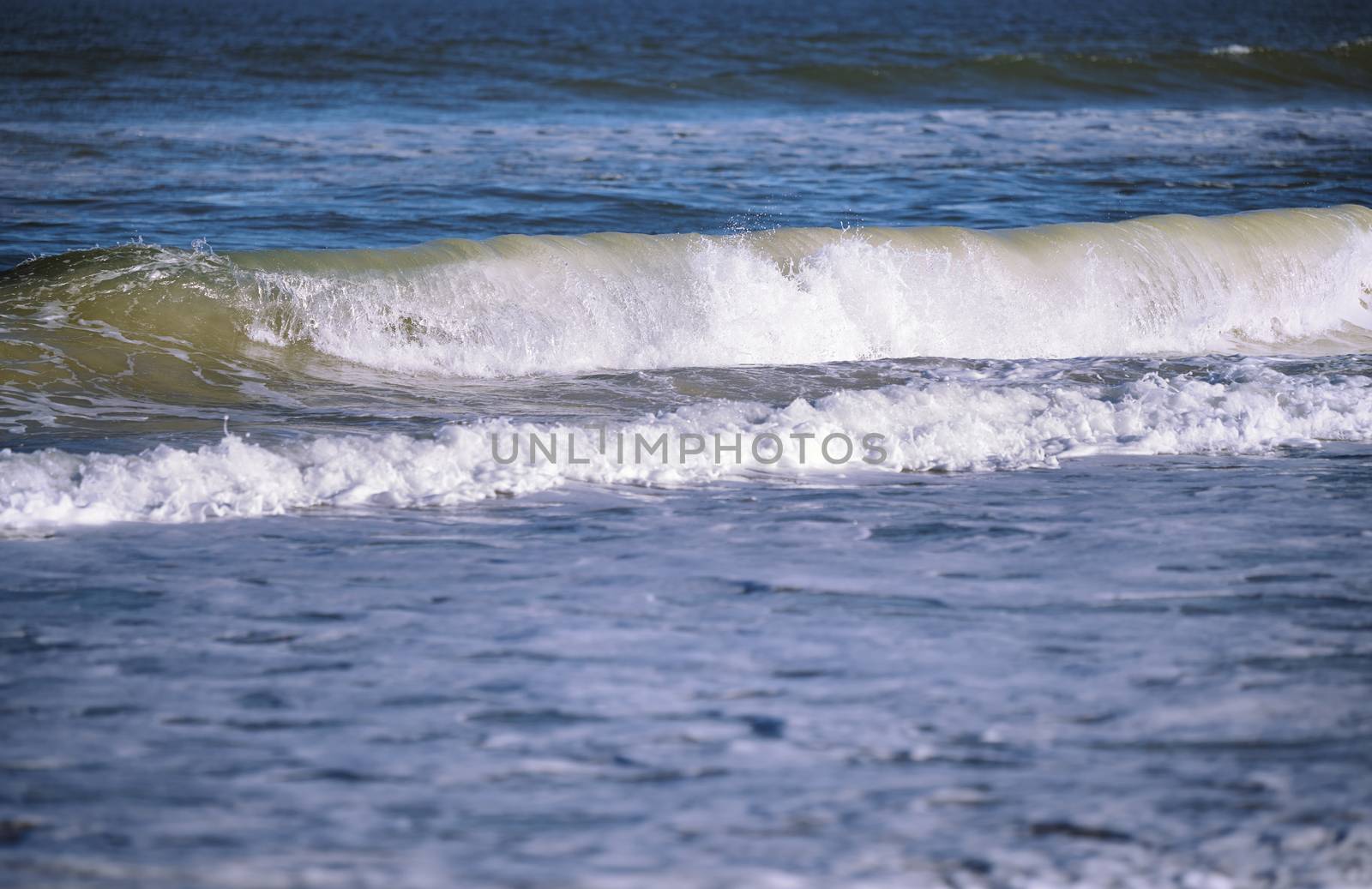 Water and waves in Pacific Ocean