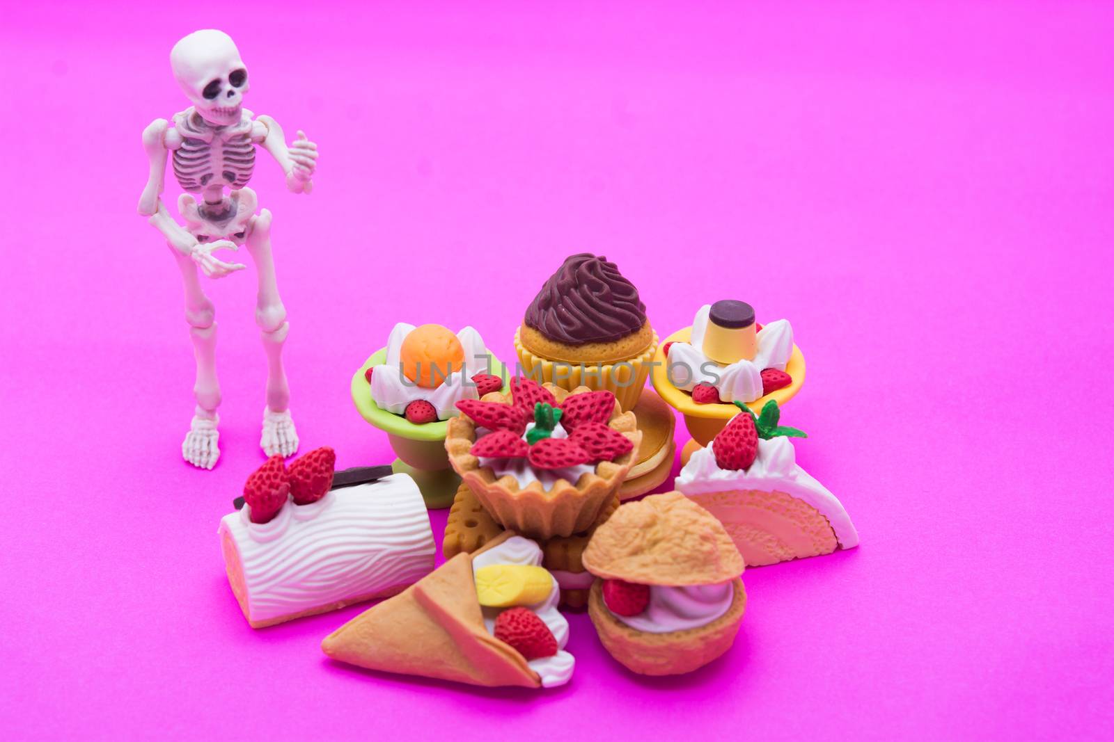 Skeleton and bakery, enjoy eating until death by yuiyuize