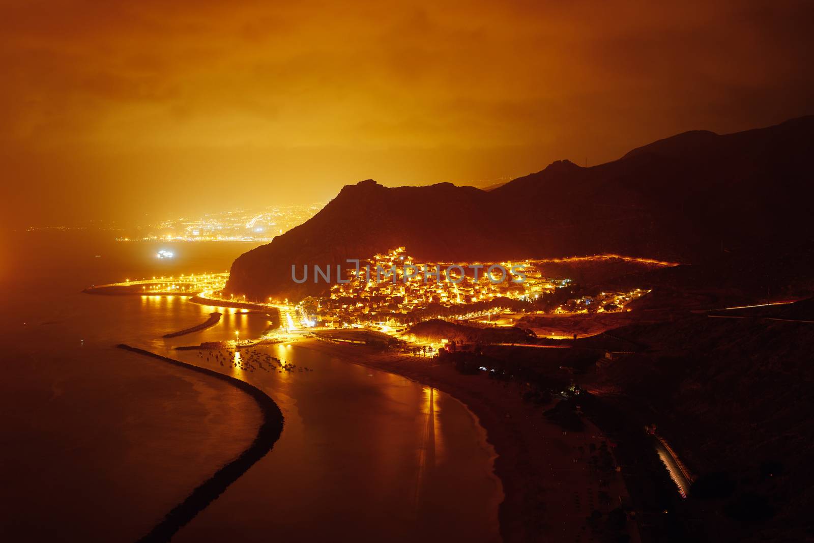 playa de Las Teresitas at night by nikkytok