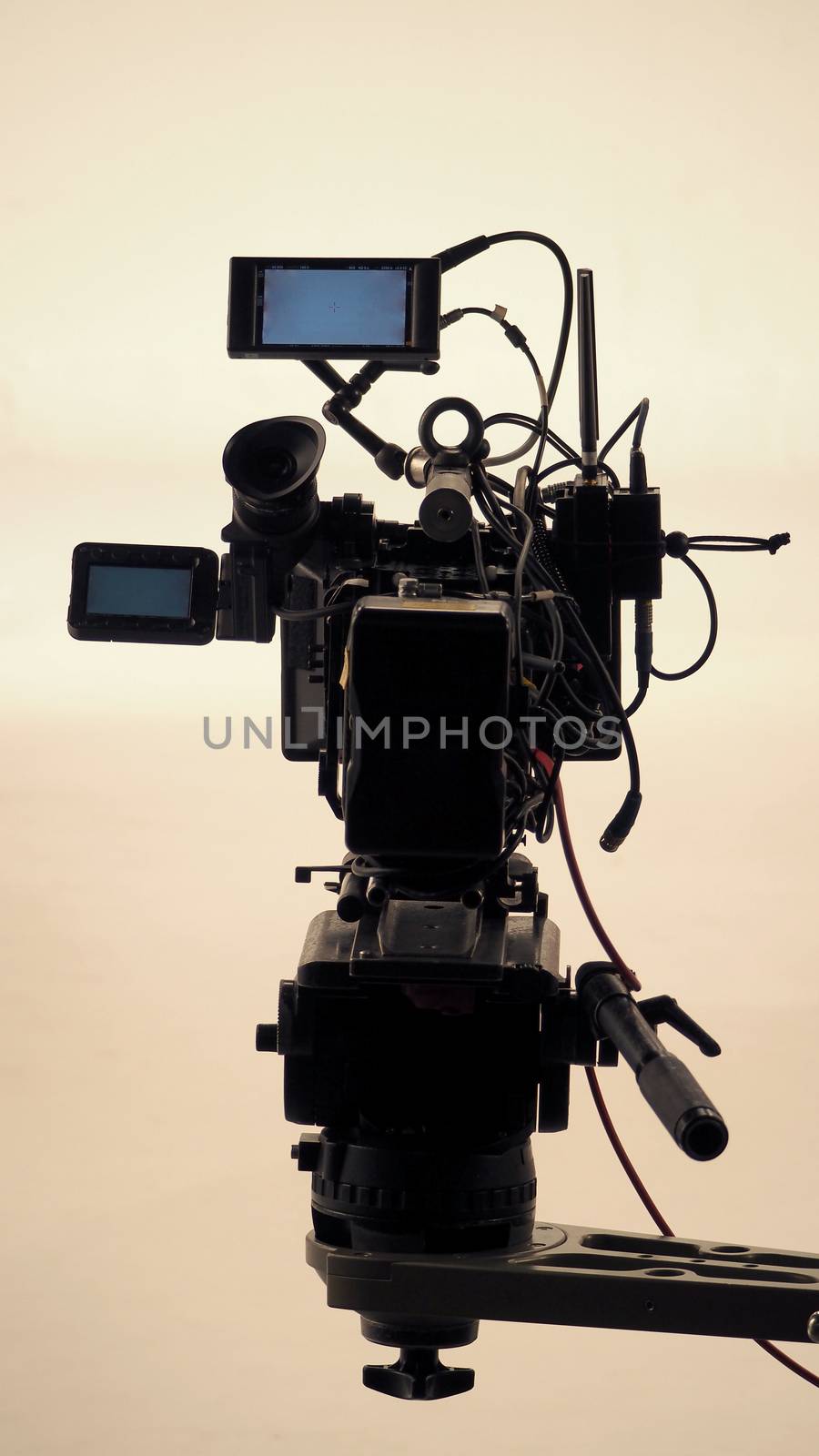 4K high defination video camera with tripod. by gnepphoto